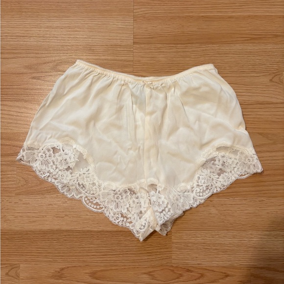 Lace Trimmed Pajama Shorts - Picture 4 of 8